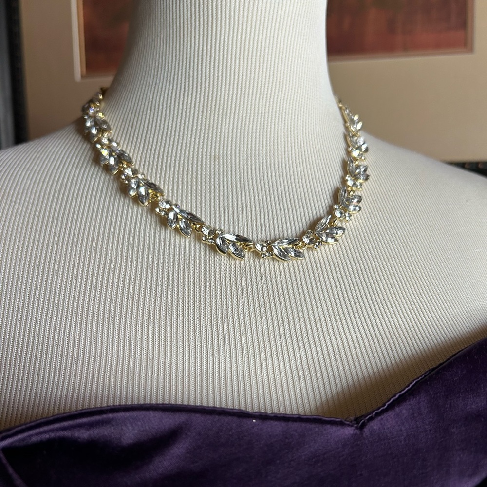 Rhinestone Floral Goldtone Special Occasion Necklace NWT - Picture 2 of 5